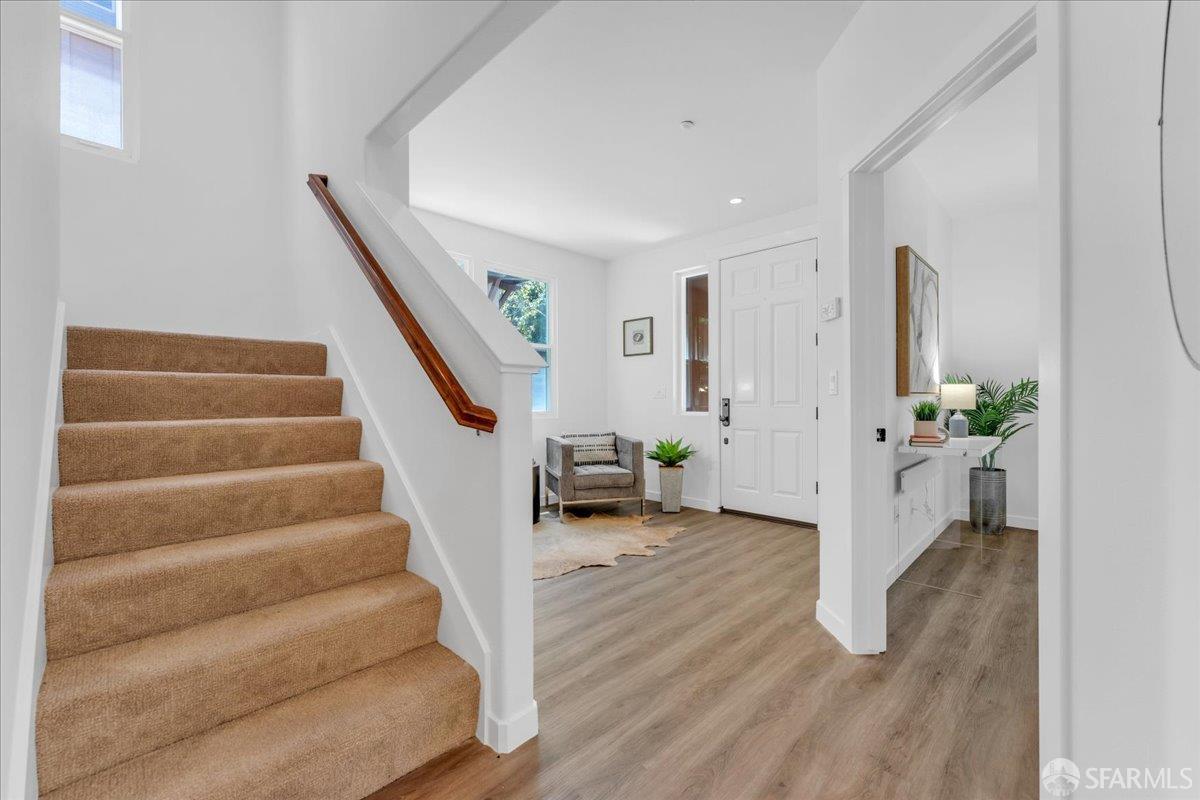 Detail Gallery Image 9 of 45 For 114 Emerald Cove Ter, San Francisco,  CA 94134 - 4 Beds | 3 Baths