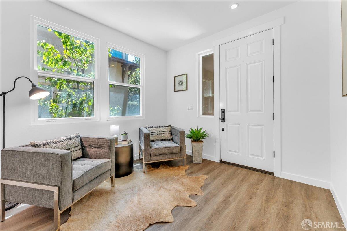 Detail Gallery Image 8 of 45 For 114 Emerald Cove Ter, San Francisco,  CA 94134 - 4 Beds | 3 Baths