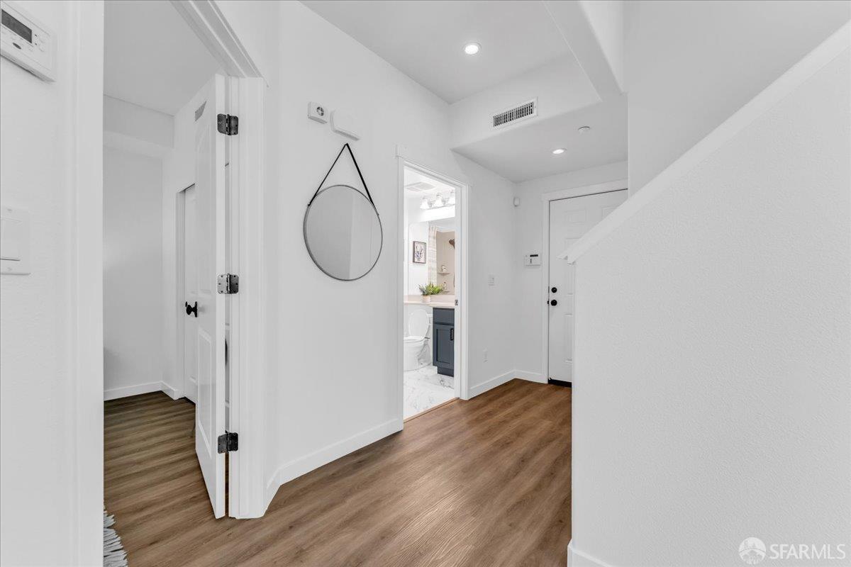 Detail Gallery Image 11 of 45 For 114 Emerald Cove Ter, San Francisco,  CA 94134 - 4 Beds | 3 Baths
