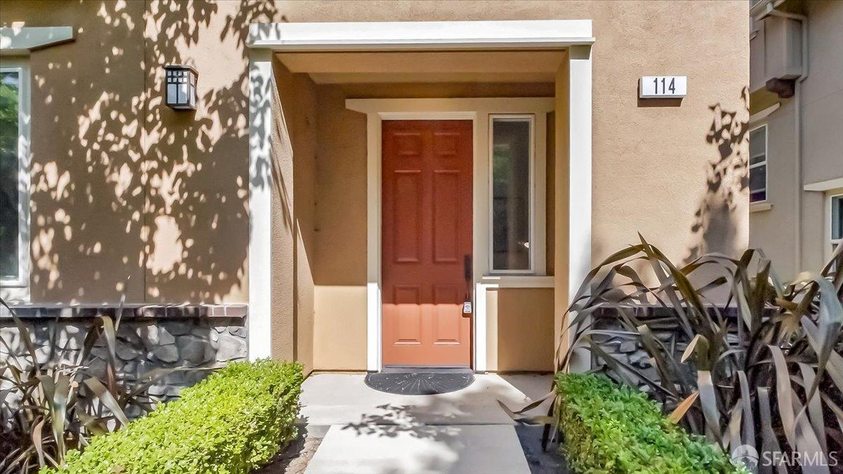 Detail Gallery Image 6 of 45 For 114 Emerald Cove Ter, San Francisco,  CA 94134 - 4 Beds | 3 Baths