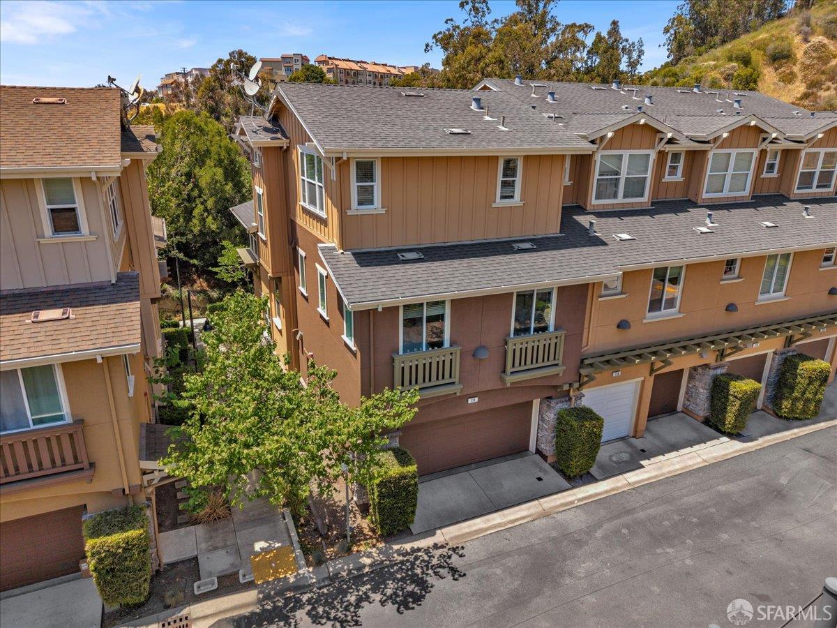Detail Gallery Image 5 of 45 For 114 Emerald Cove Ter, San Francisco,  CA 94134 - 4 Beds | 3 Baths