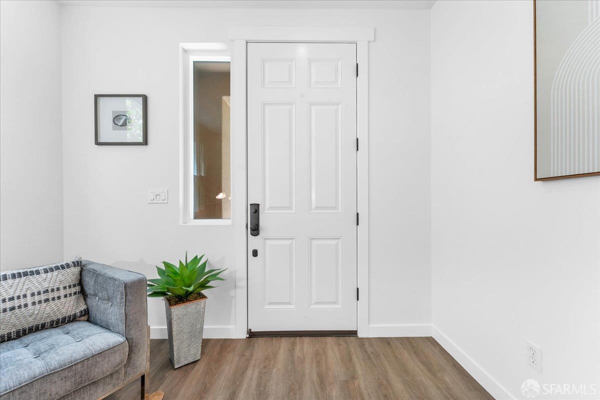 Detail Gallery Image 7 of 45 For 114 Emerald Cove Ter, San Francisco,  CA 94134 - 4 Beds | 3 Baths