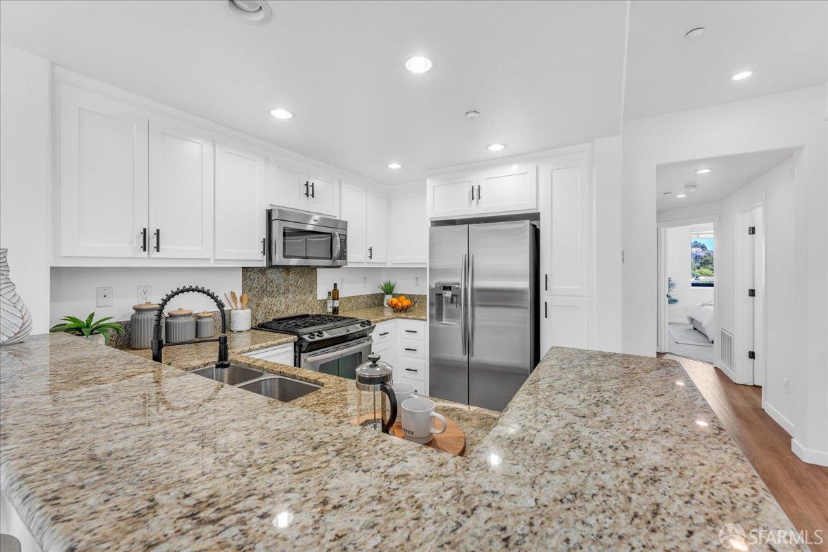 Detail Gallery Image 25 of 45 For 114 Emerald Cove Ter, San Francisco,  CA 94134 - 4 Beds | 3 Baths