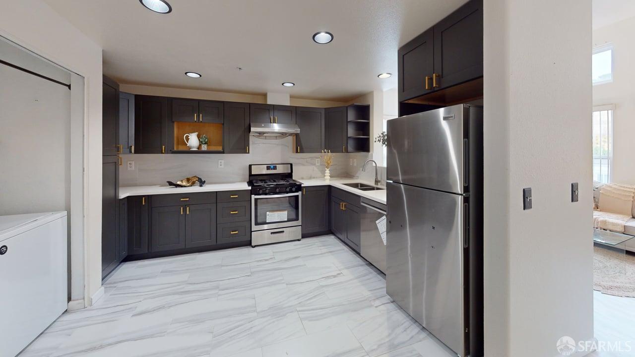 Detail Gallery Image 22 of 76 For 103 Stoneridge Ln #2210,  San Francisco,  CA 94134 - 3 Beds | 2 Baths