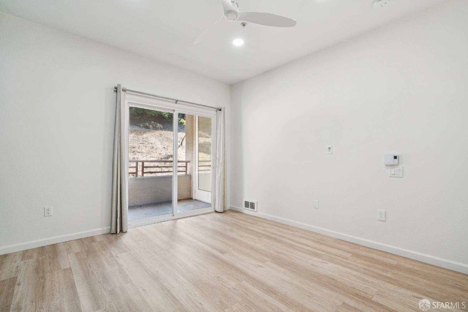 Detail Gallery Image 17 of 33 For 200 Caldecott Ln #208,  Oakland,  CA 94618 - 2 Beds | 2 Baths
