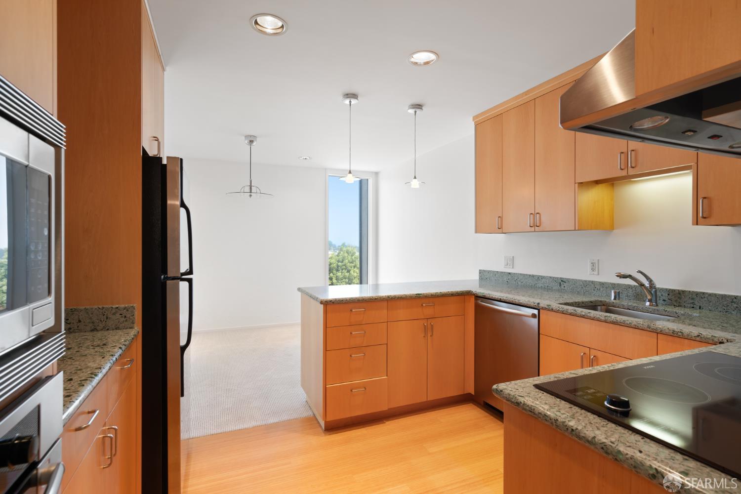 Photo #8: 425034717 Listing: Photo #8