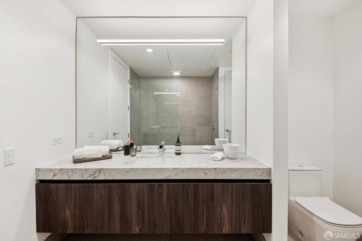 Photo #11: 425048328 Listing: Photo #11