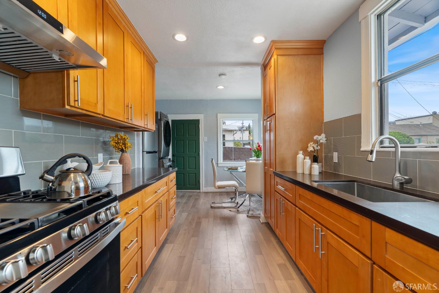 Detail Gallery Image 8 of 22 For 3644 Redding St, Oakland,  CA 94619 - 2 Beds | 1 Baths