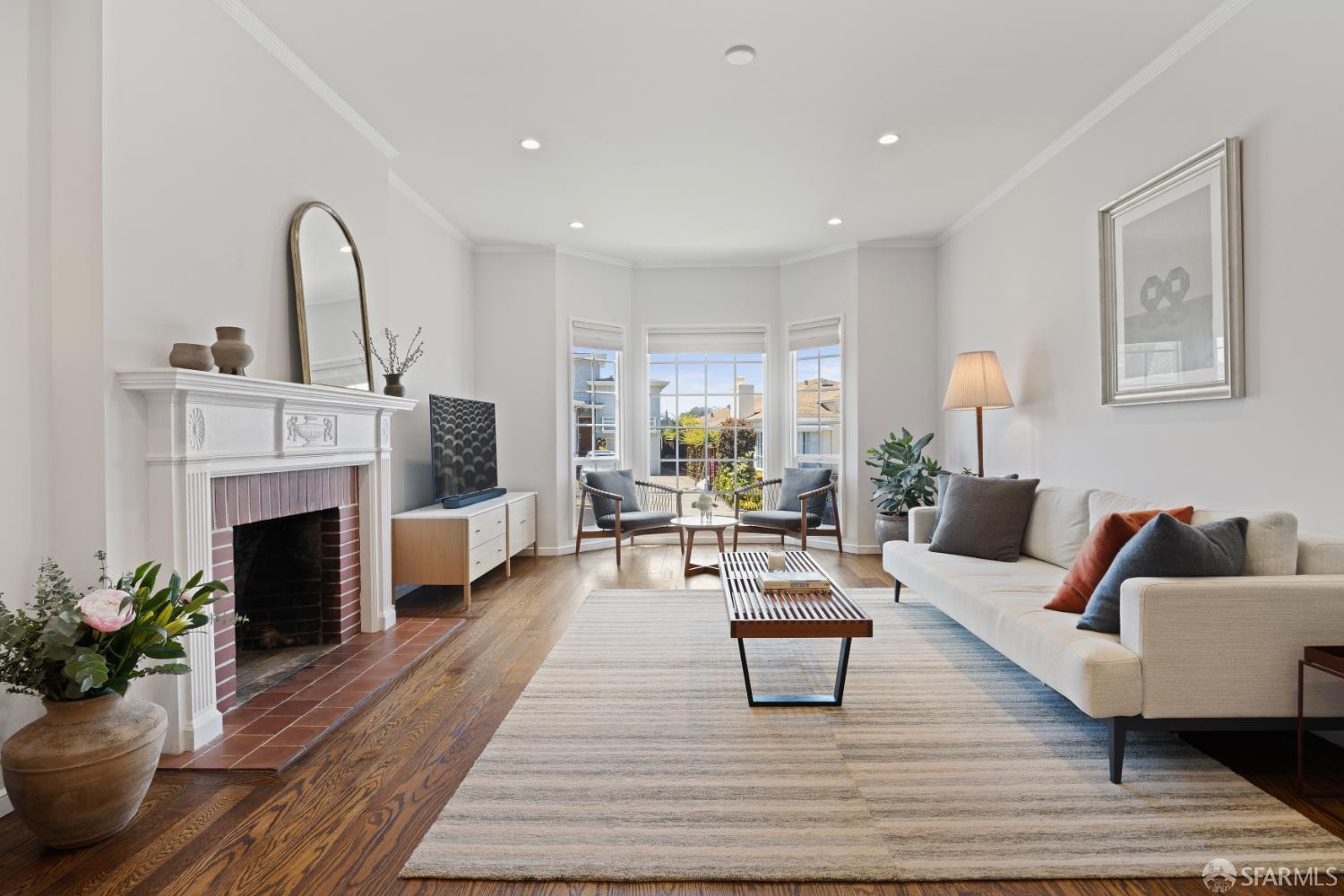 Detail Gallery Image 3 of 31 For 27 Fairway Dr, Daly City,  CA 94015 - 2 Beds | 1 Baths