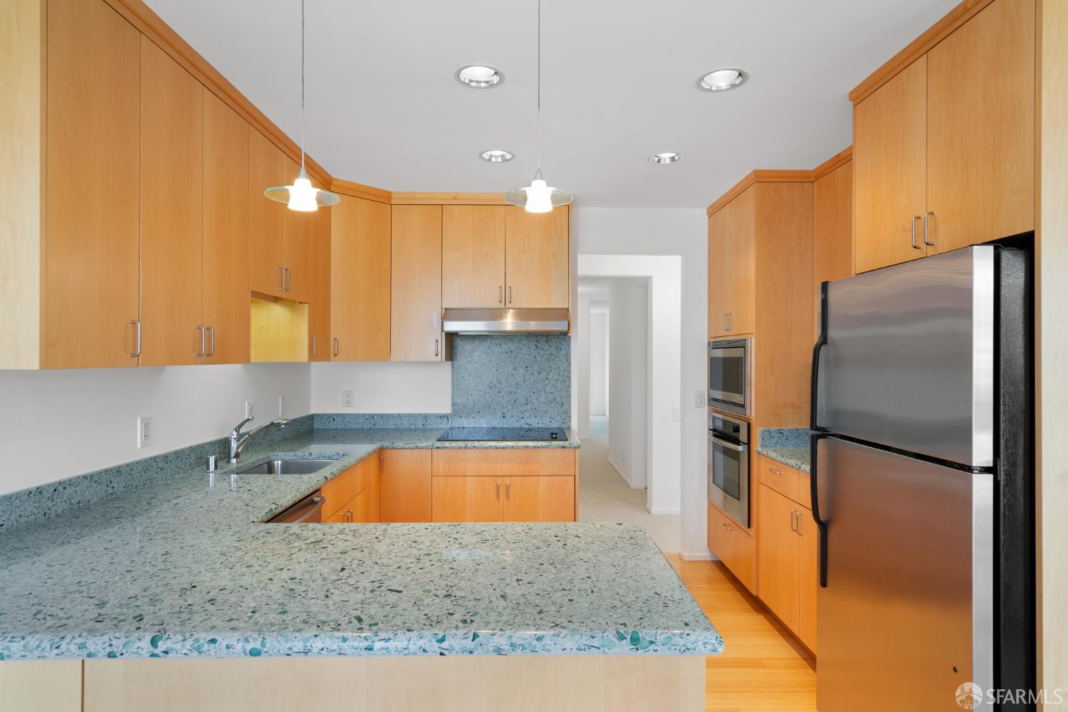 Photo #6: 425034717 Listing: Photo #6