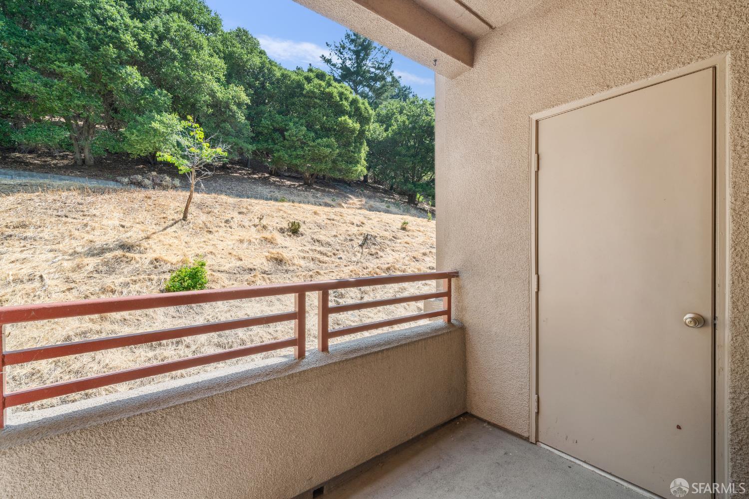 Detail Gallery Image 18 of 33 For 200 Caldecott Ln #208,  Oakland,  CA 94618 - 2 Beds | 2 Baths