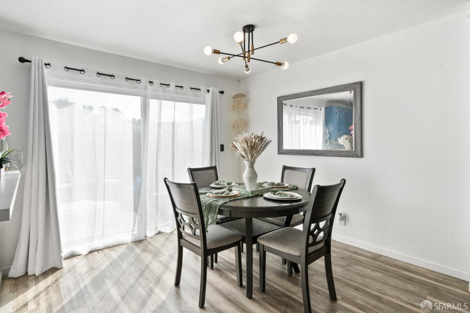Detail Gallery Image 9 of 46 For 1267 Rosita Rd, Pacifica,  CA 94044 - 2 Beds | 1/1 Baths