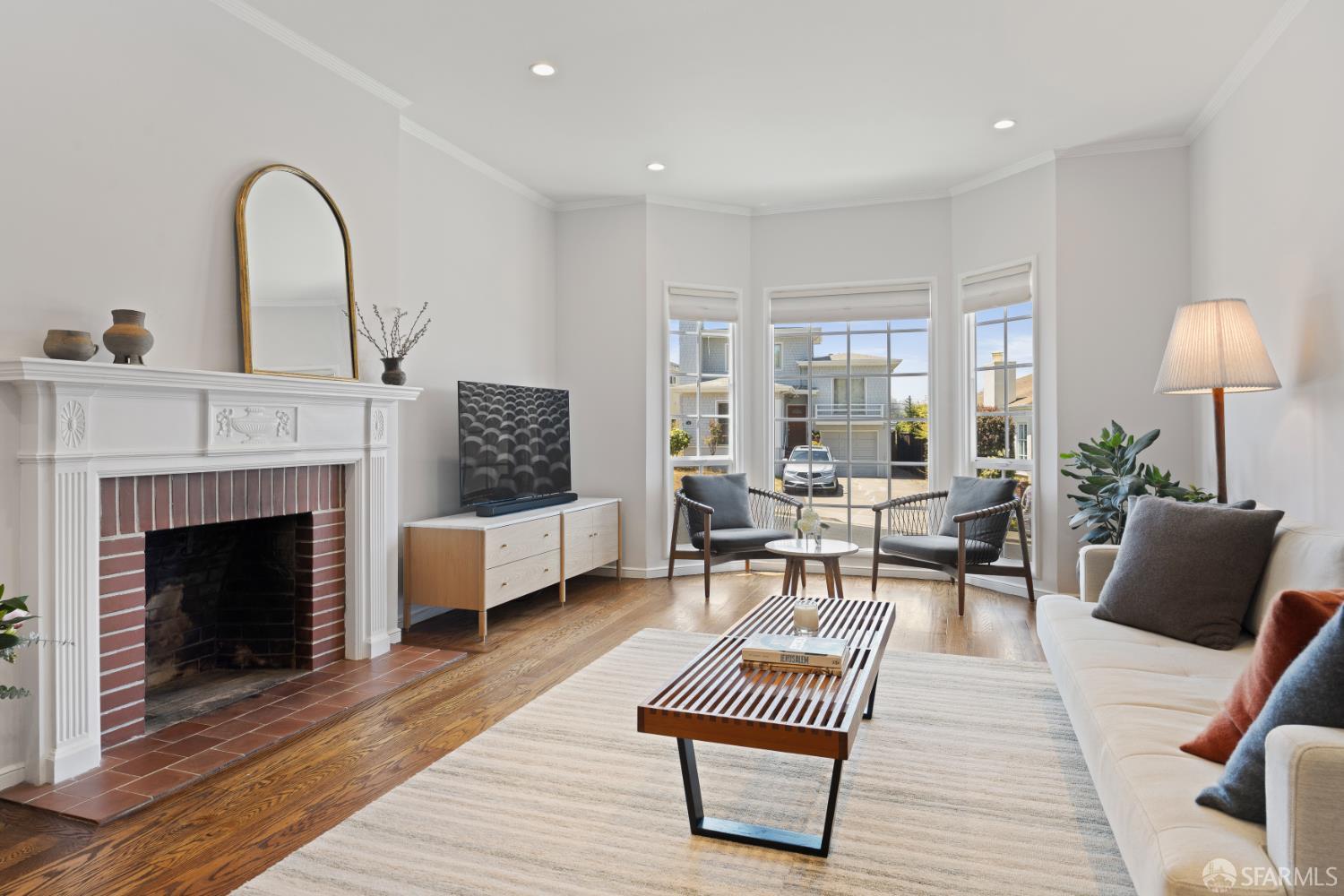 Detail Gallery Image 4 of 31 For 27 Fairway Dr, Daly City,  CA 94015 - 2 Beds | 1 Baths