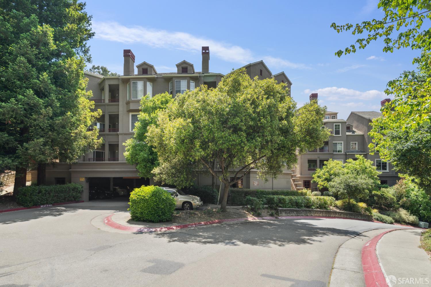 Detail Gallery Image 32 of 33 For 200 Caldecott Ln #208,  Oakland,  CA 94618 - 2 Beds | 2 Baths