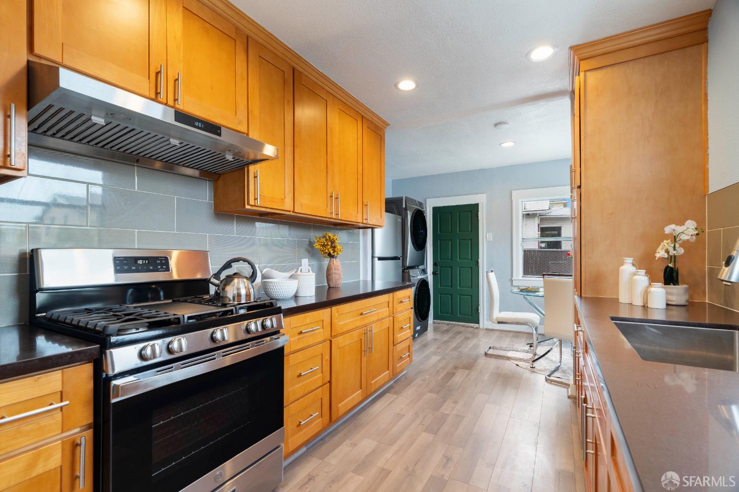 Detail Gallery Image 9 of 22 For 3644 Redding St, Oakland,  CA 94619 - 2 Beds | 1 Baths