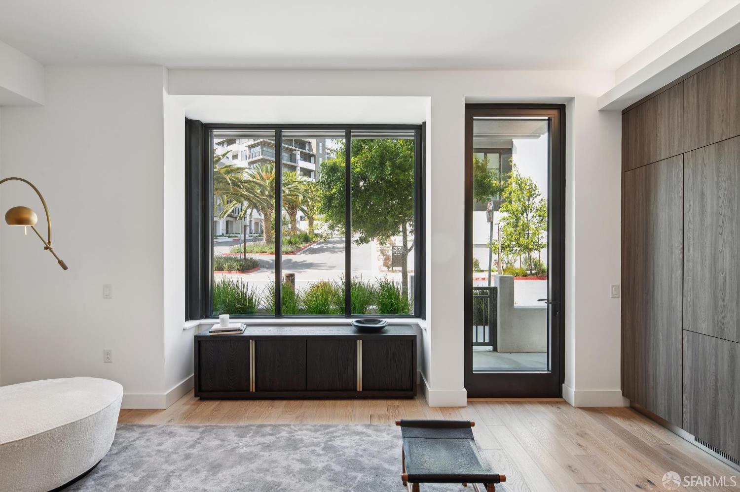 Photo #5: 425048328 Listing 