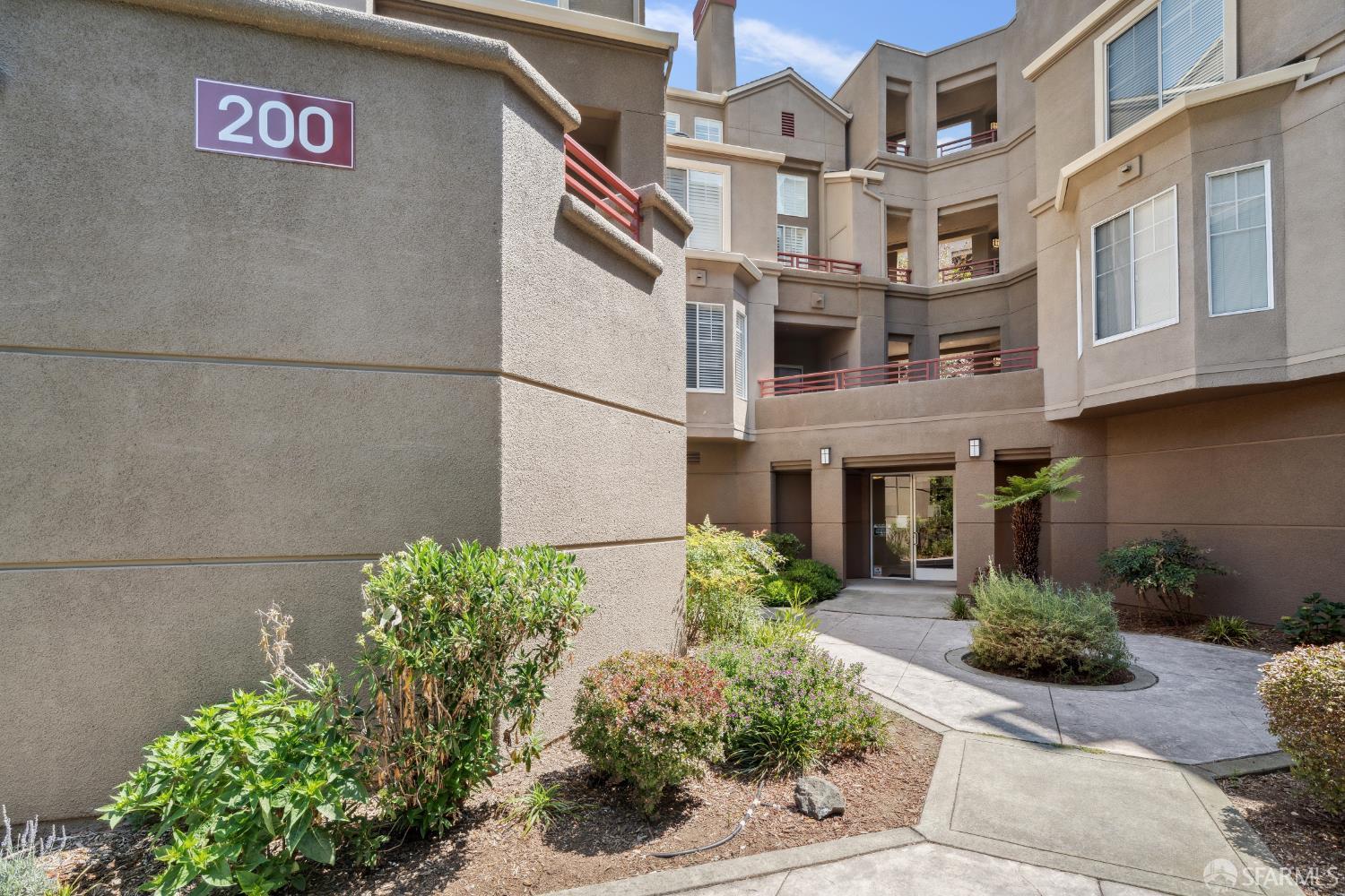 Detail Gallery Image 30 of 33 For 200 Caldecott Ln #208,  Oakland,  CA 94618 - 2 Beds | 2 Baths