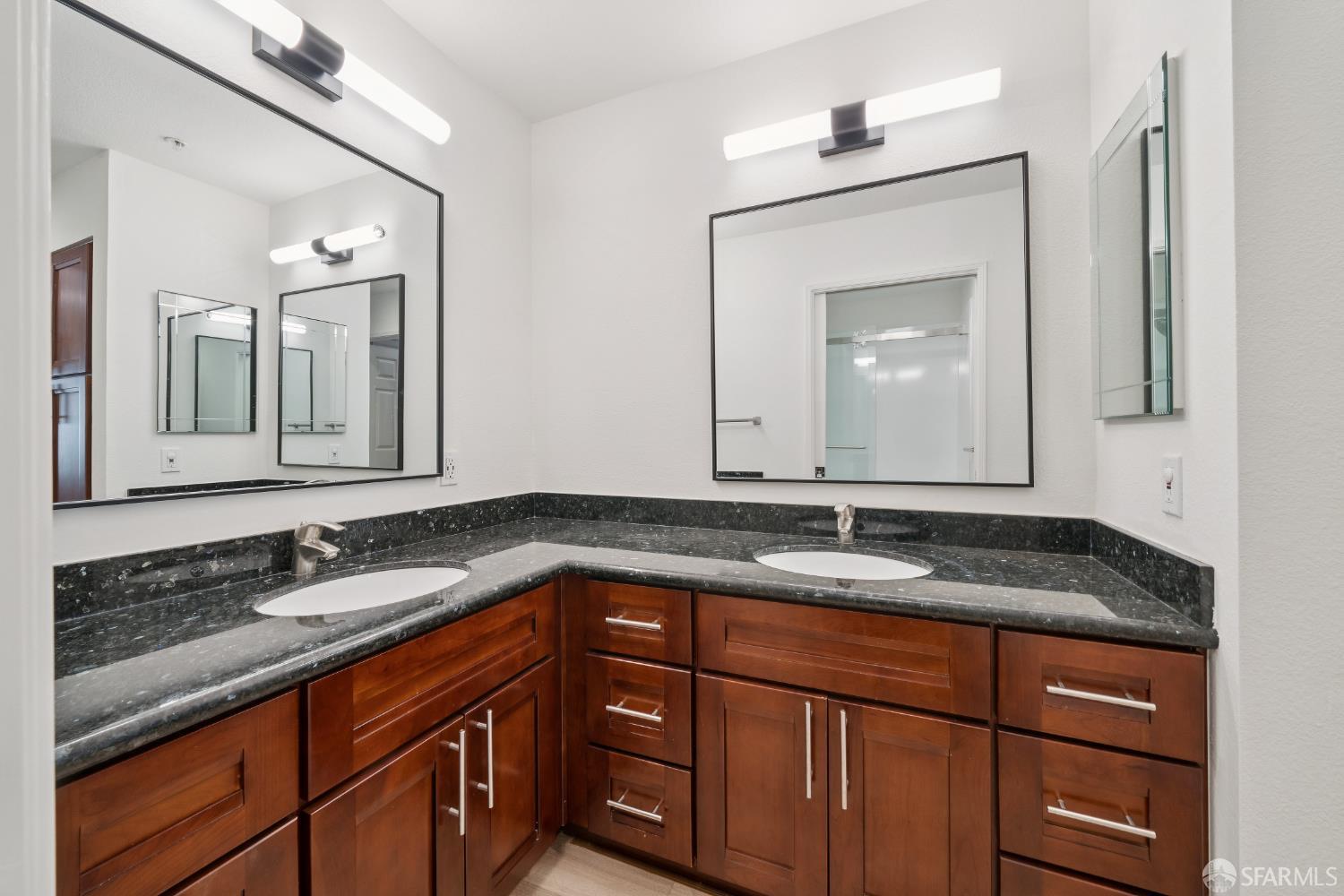 Detail Gallery Image 13 of 33 For 200 Caldecott Ln #208,  Oakland,  CA 94618 - 2 Beds | 2 Baths