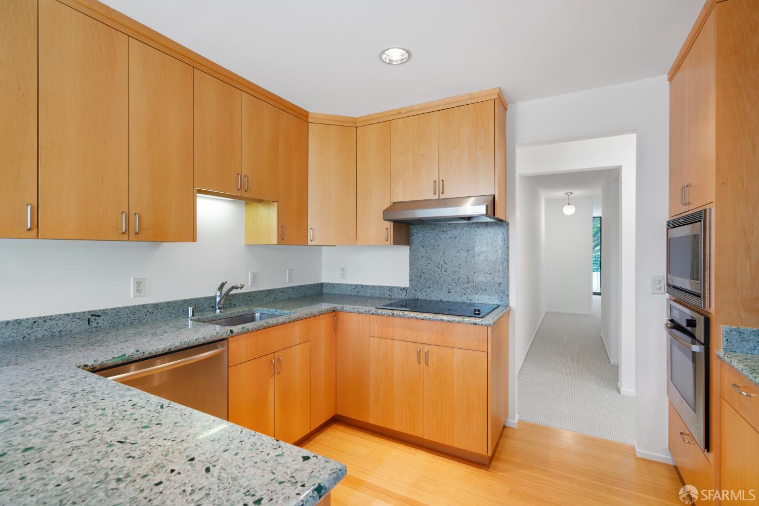 Photo #7: 425034717 Listing: Photo #7