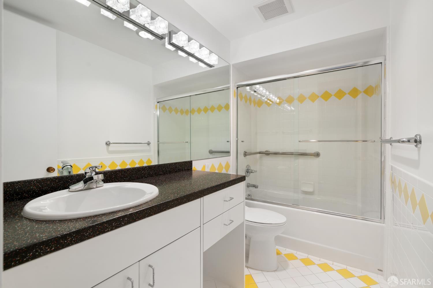Photo #11: 425034717 Listing: Photo #11