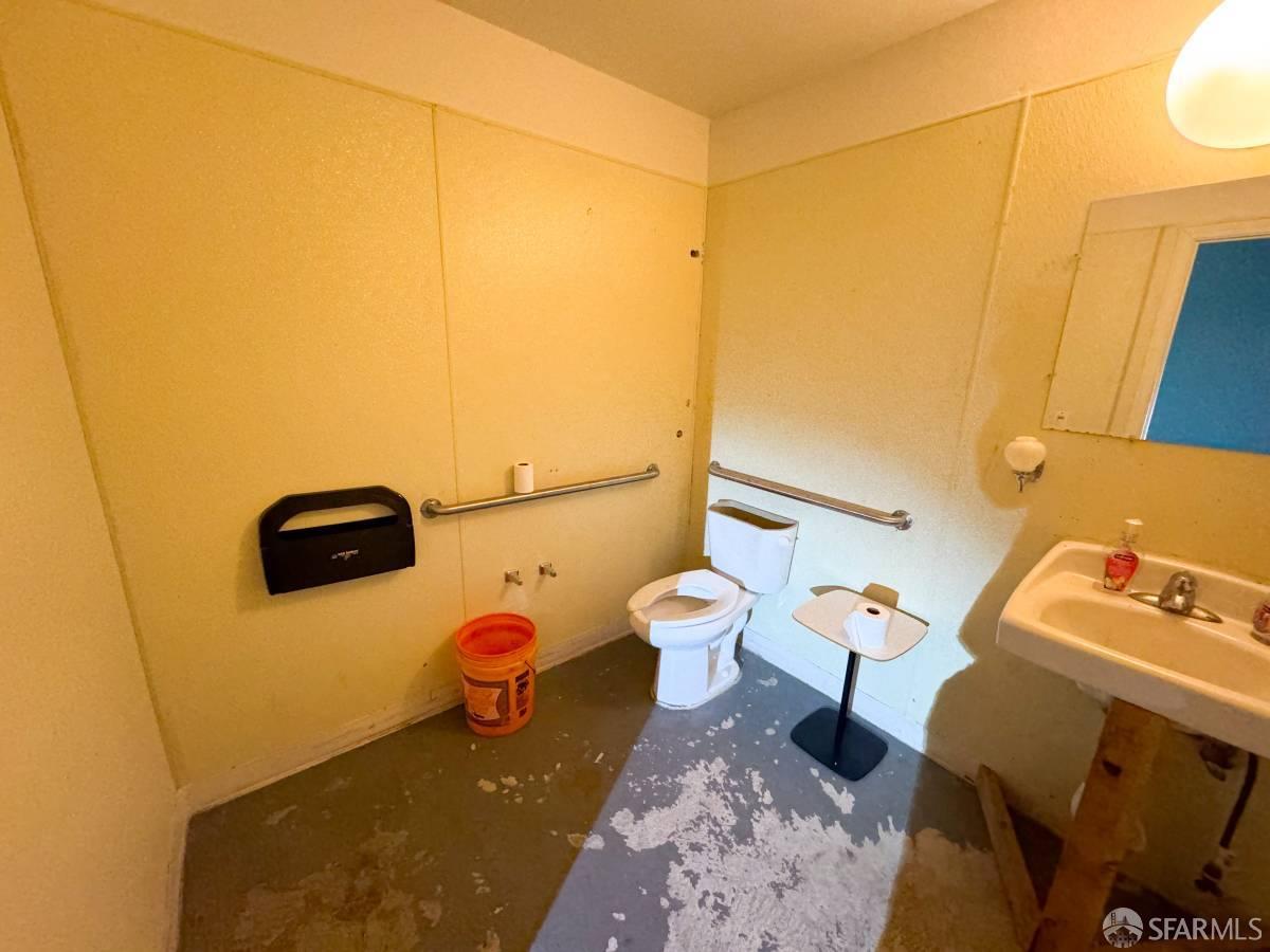 Detail Gallery Image 6 of 9 For 5420 International Blvd, Oakland,  CA 94601 - – Beds | – Baths