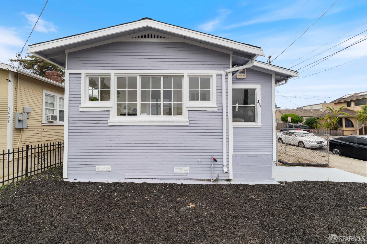 Detail Gallery Image 2 of 22 For 3644 Redding St, Oakland,  CA 94619 - 2 Beds | 1 Baths