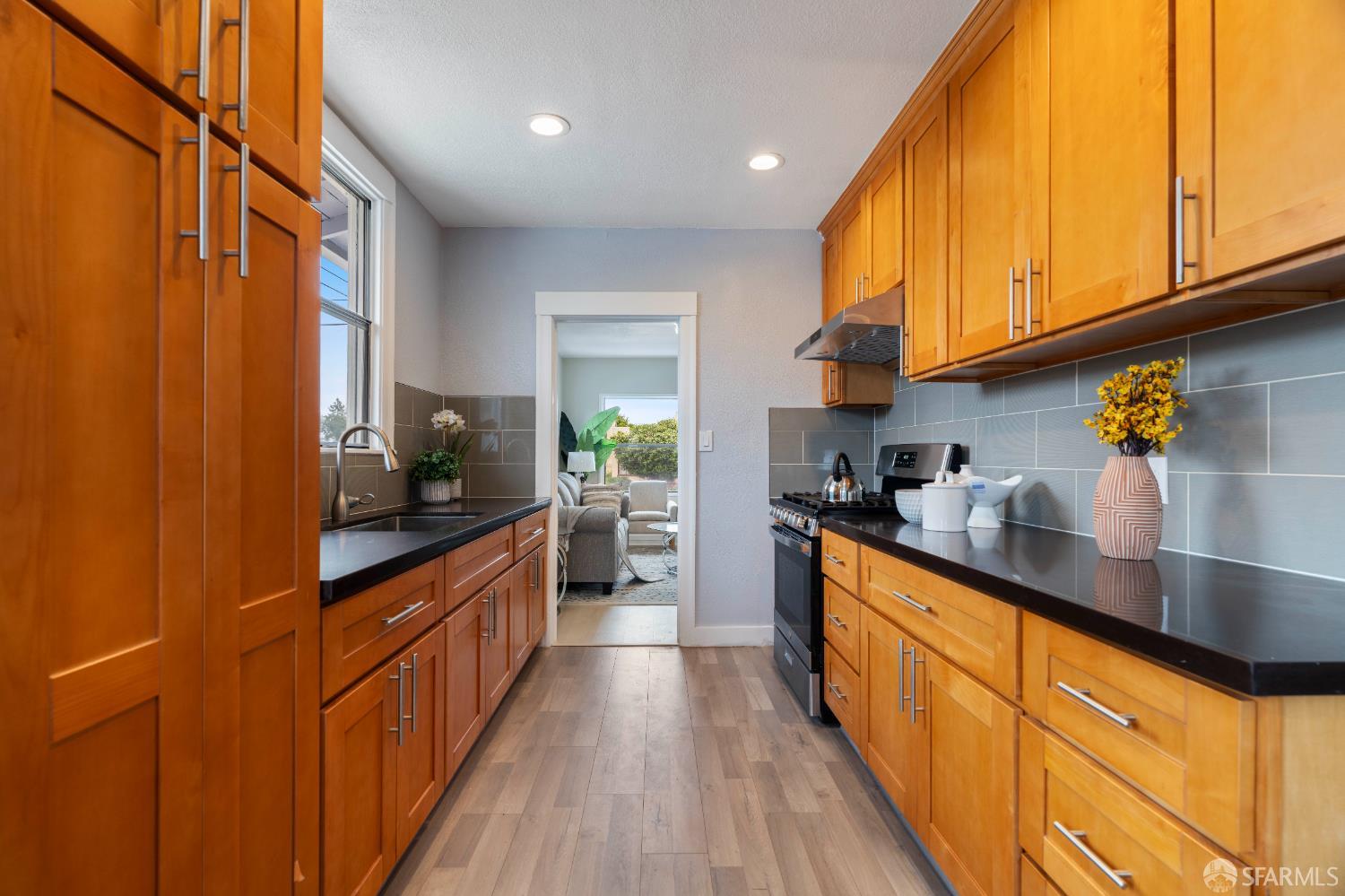 Detail Gallery Image 11 of 22 For 3644 Redding St, Oakland,  CA 94619 - 2 Beds | 1 Baths
