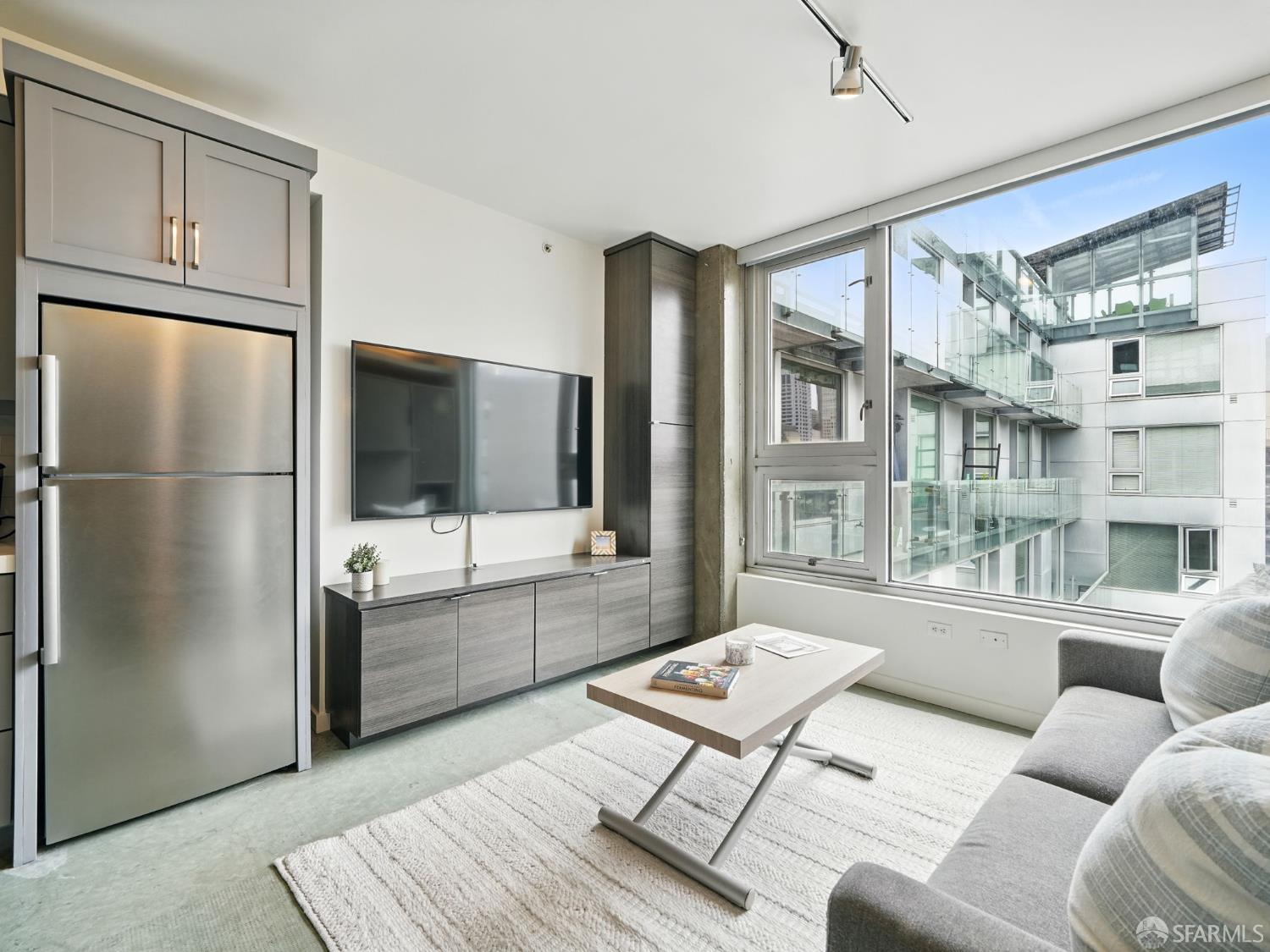 Photo #2: 425046604 Listing 