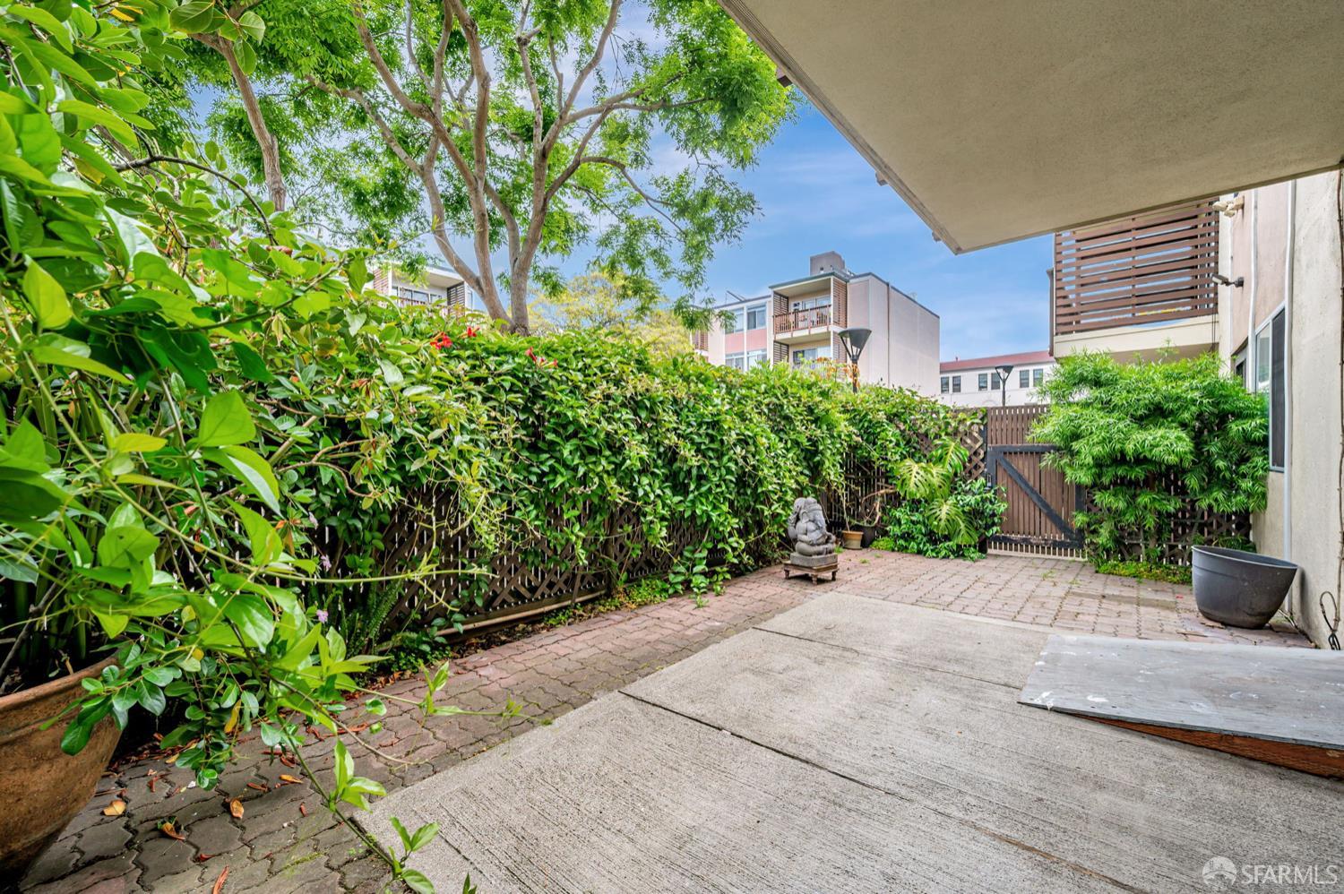 Photo #3: 425048855 Listing 