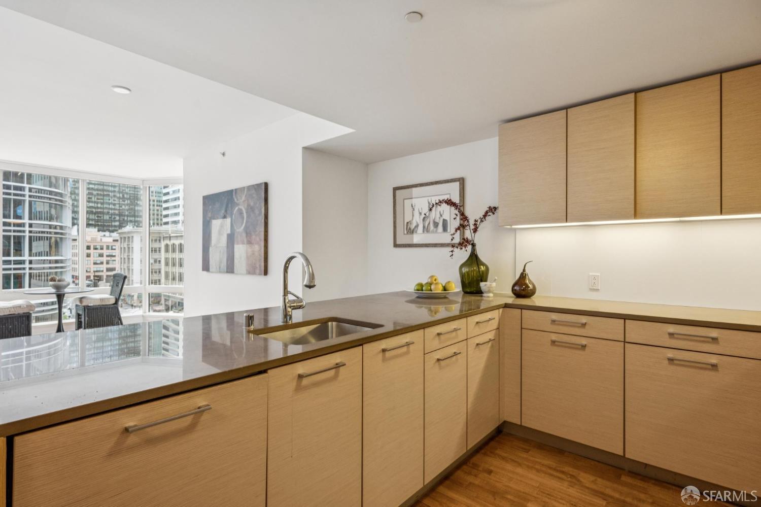 Photo #11: 425038221 Listing: Photo #11
