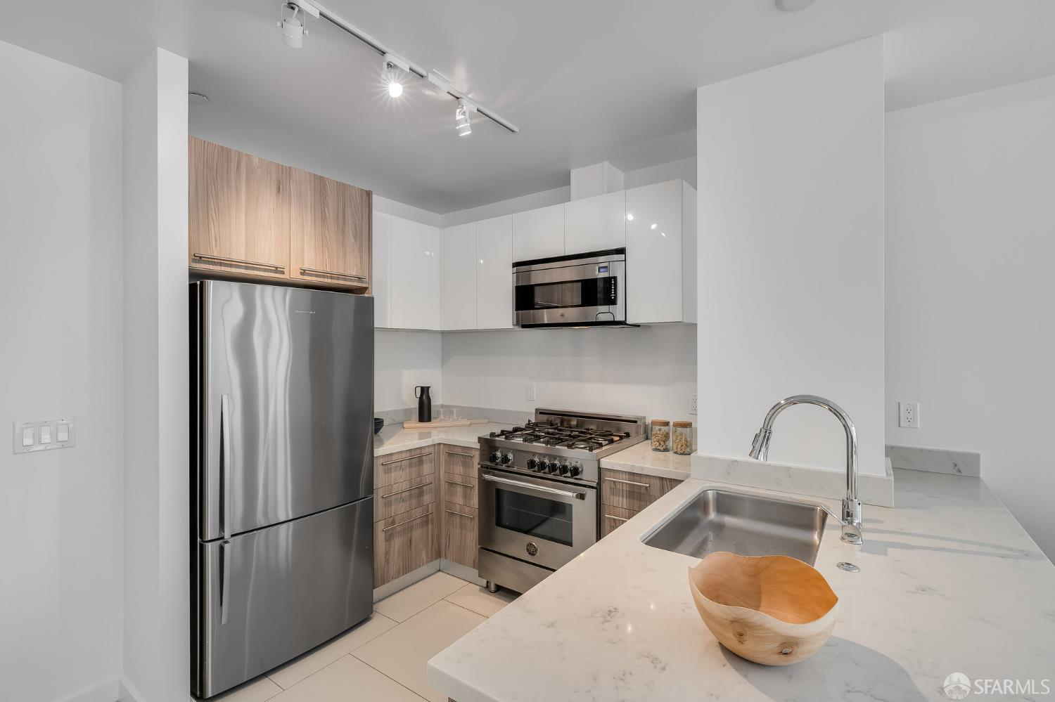Photo #4: 425048499 Listing 