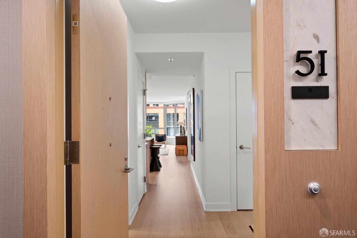 Photo #2: 425048569 Listing 