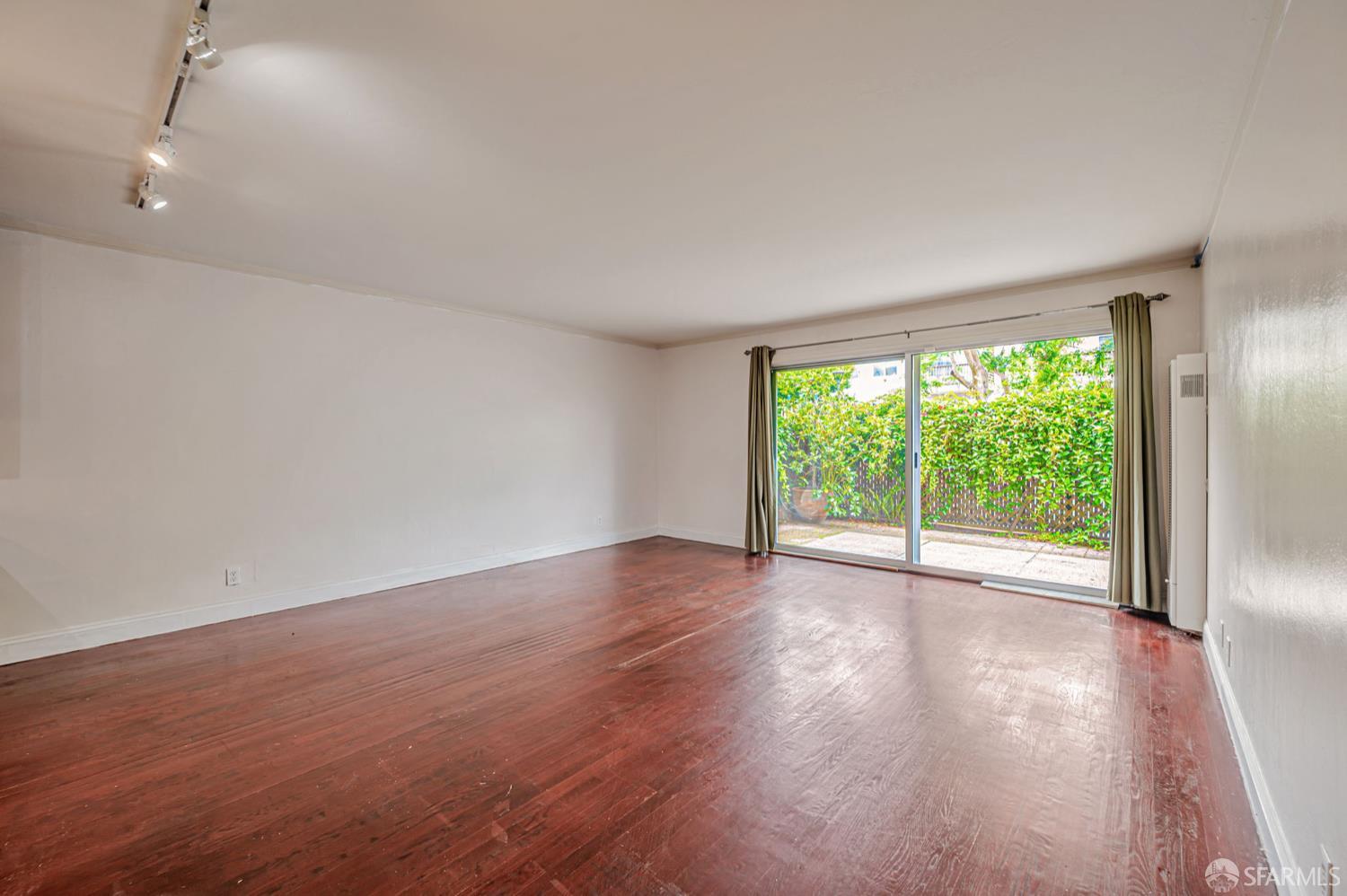 Photo #15: 425048855 Listing: Photo #15