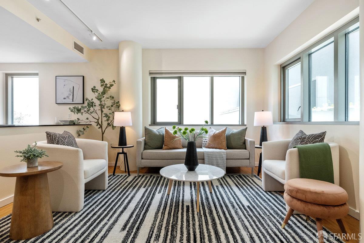 Photo #3: 425048564 Listing 