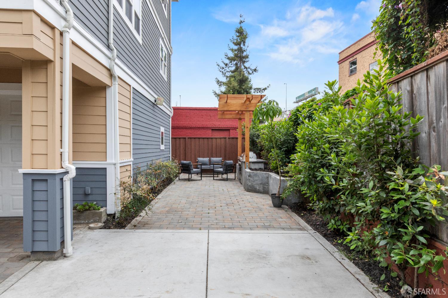 Detail Gallery Image 26 of 27 For 528 32nd St, Oakland,  CA 94609 - 3 Beds | 2 Baths