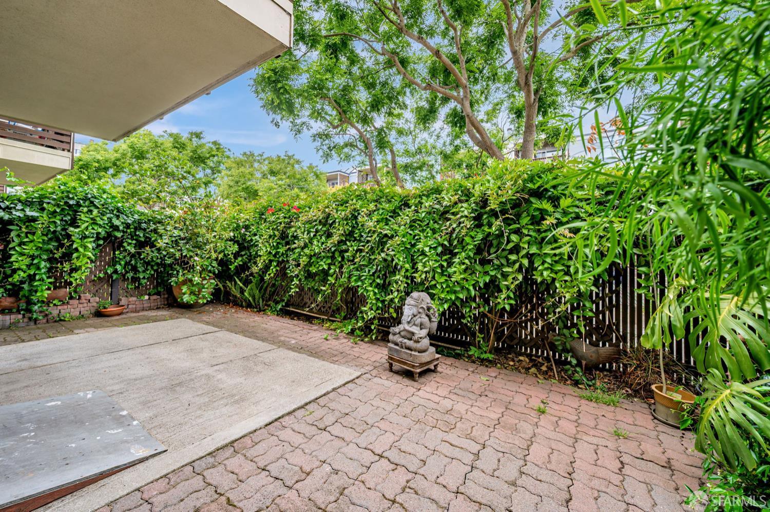 Photo #4: 425048855 Listing: Photo #4