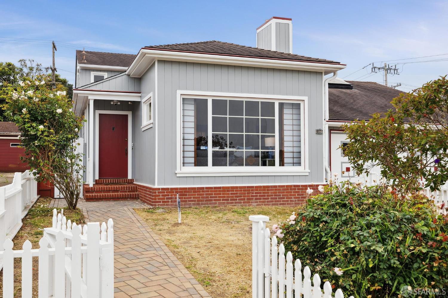 Detail Gallery Image 2 of 60 For 1285 Holloway Ave, San Francisco,  CA 94132 - 4 Beds | 3 Baths