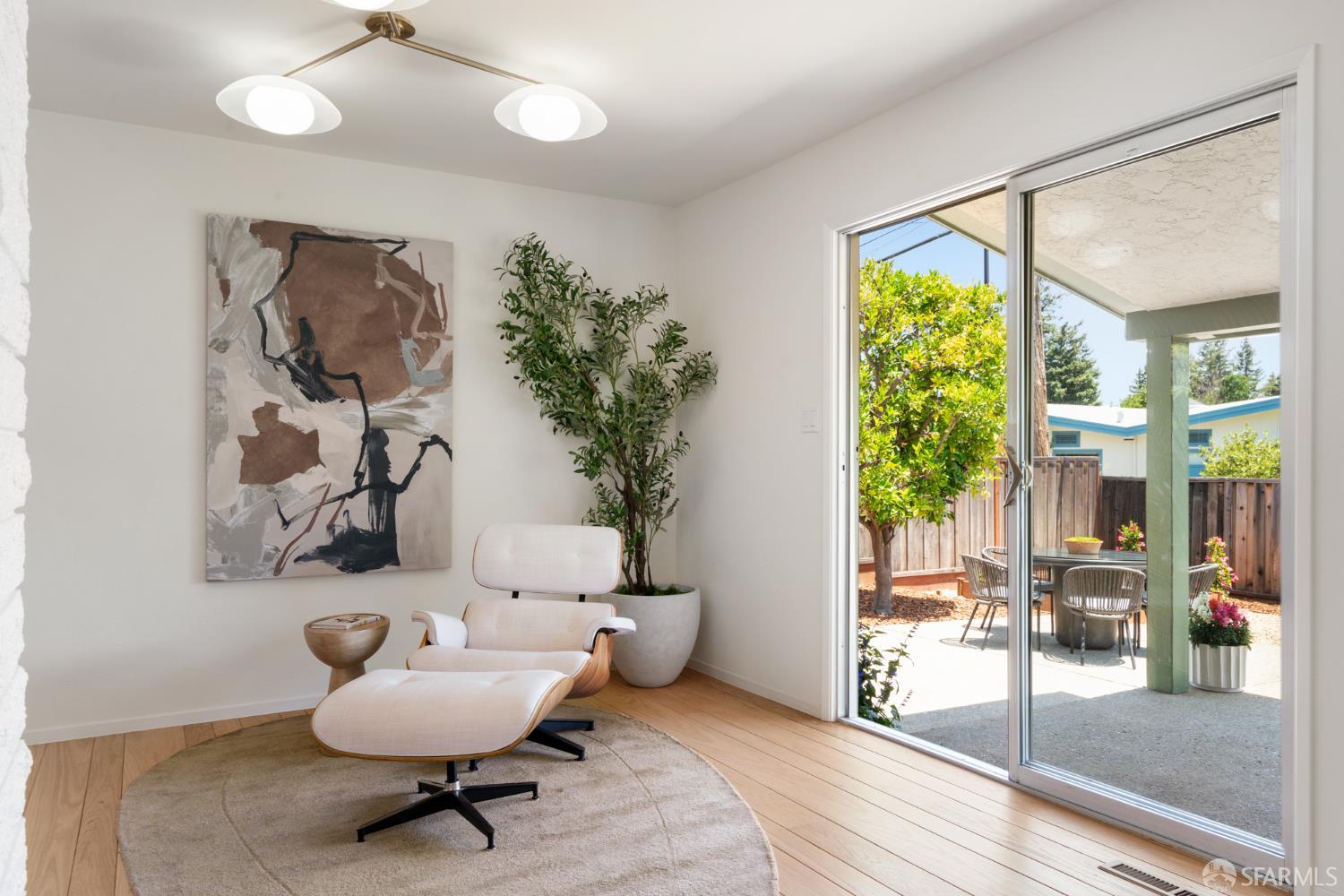 Detail Gallery Image 8 of 31 For 1989 Scott Ln, Los Altos,  CA 94024 - 4 Beds | 2/1 Baths