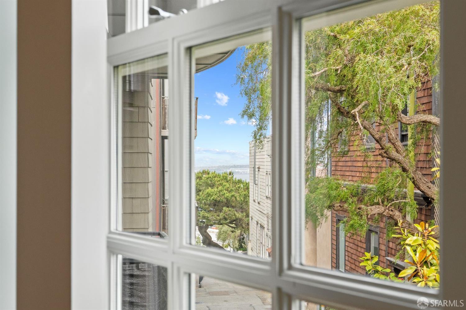 Detail Gallery Image 9 of 51 For 116 Alta St, San Francisco,  CA 94133 - 2 Beds | 2 Baths