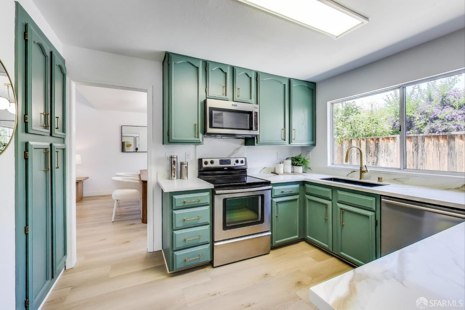 Detail Gallery Image 10 of 37 For 3941 Will Rogers Dr, San Jose,  CA 95117 - 3 Beds | 2/1 Baths