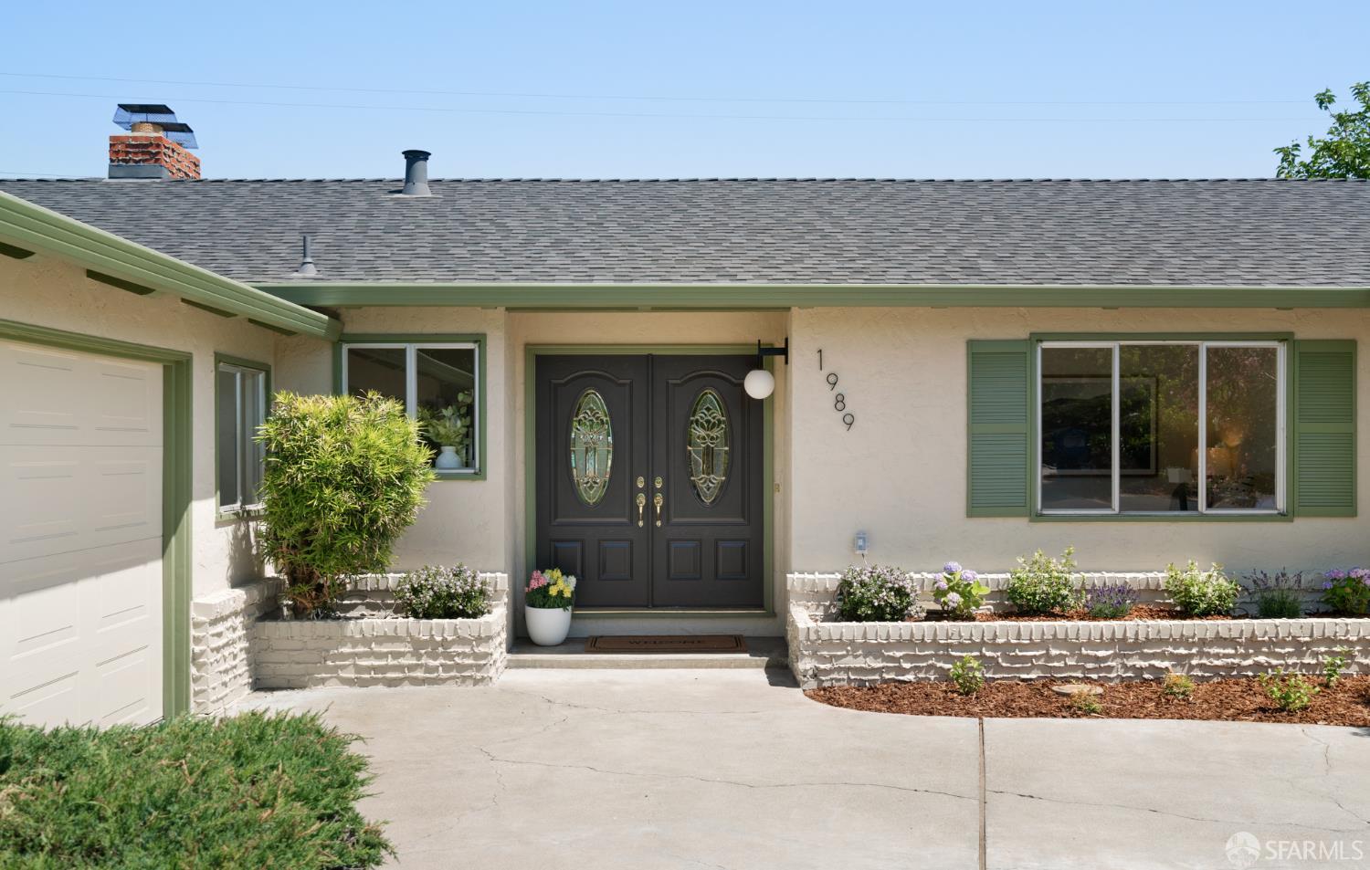 Detail Gallery Image 2 of 31 For 1989 Scott Ln, Los Altos,  CA 94024 - 4 Beds | 2/1 Baths