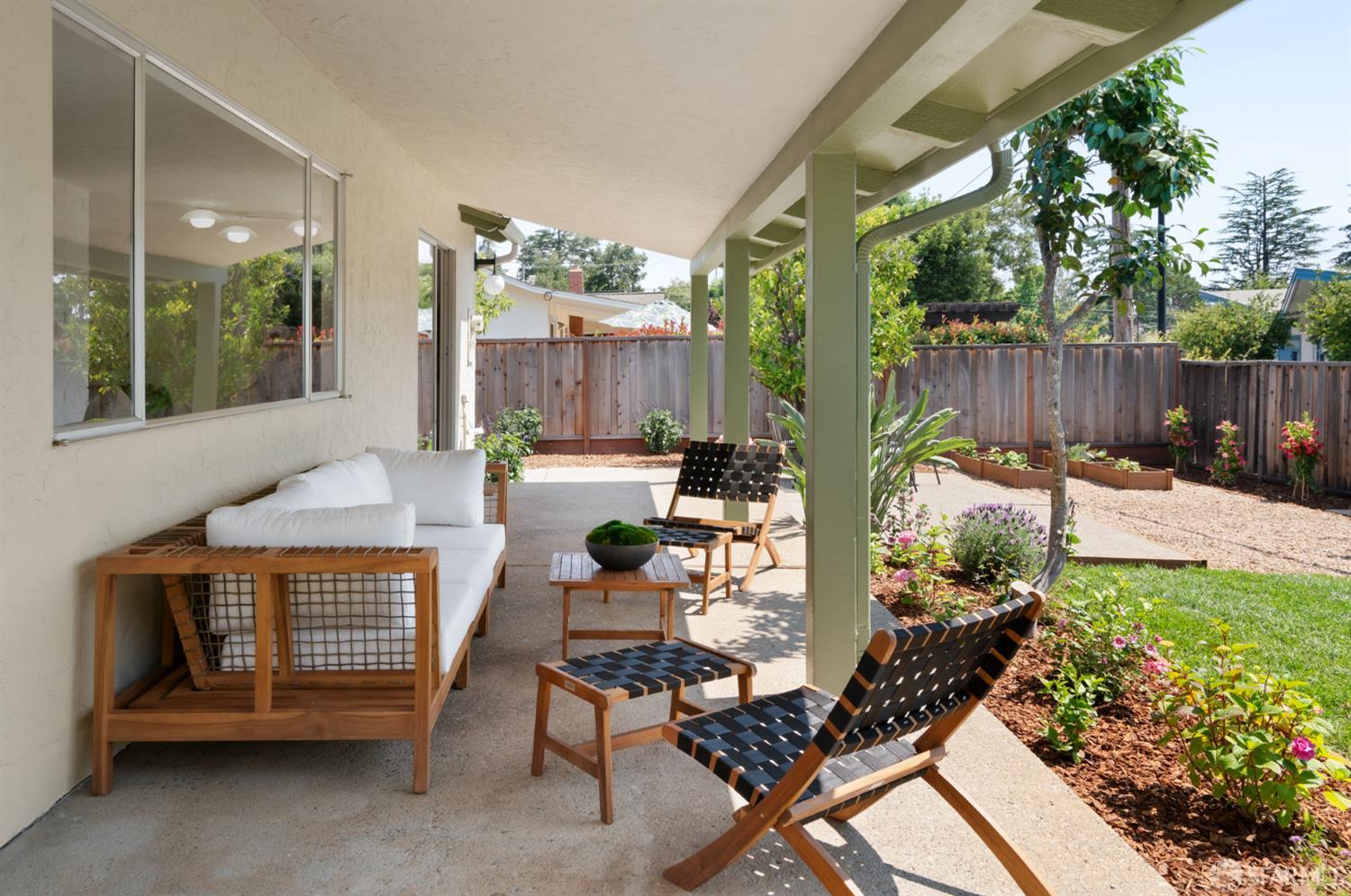 Detail Gallery Image 16 of 31 For 1989 Scott Ln, Los Altos,  CA 94024 - 4 Beds | 2/1 Baths