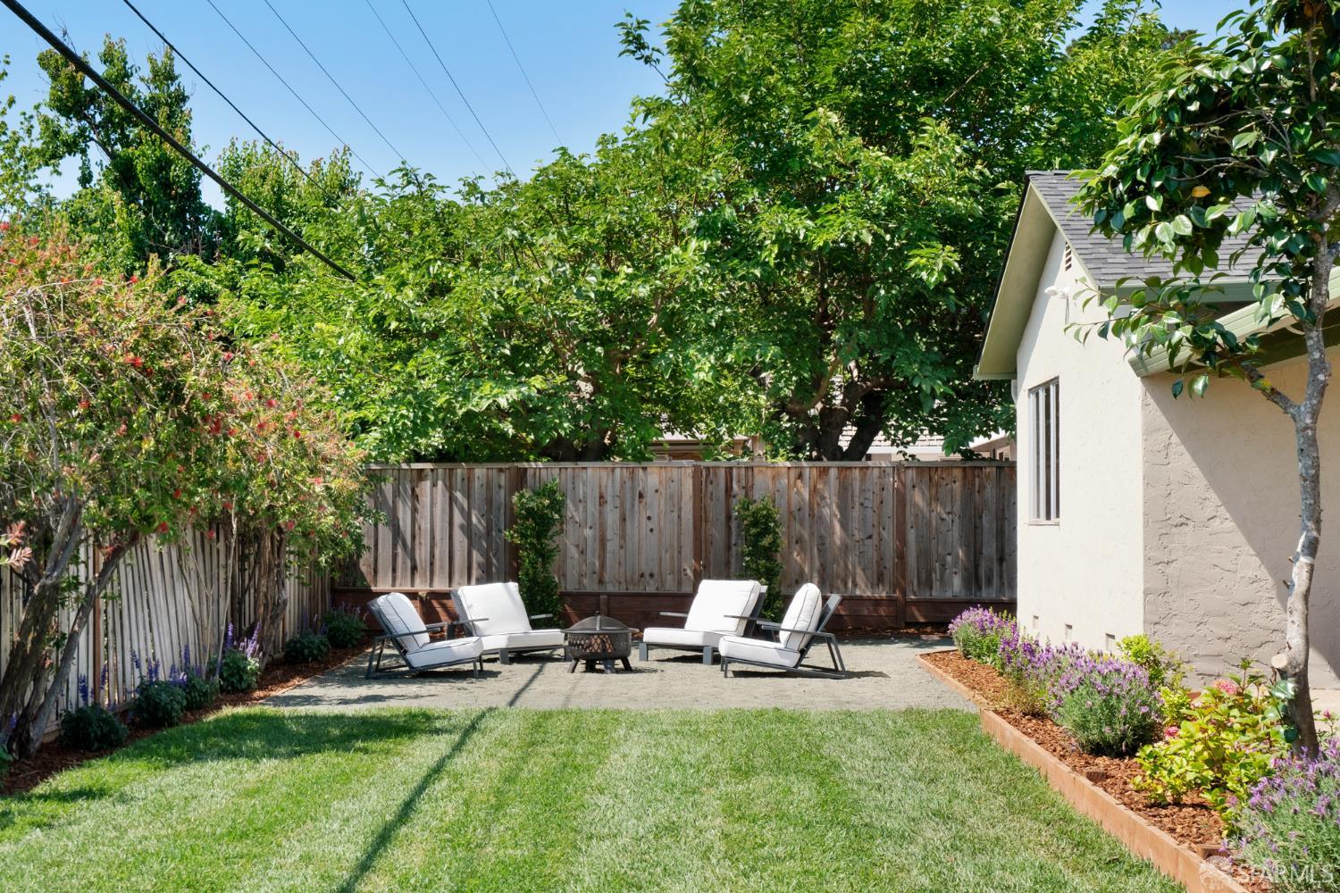 Detail Gallery Image 11 of 31 For 1989 Scott Ln, Los Altos,  CA 94024 - 4 Beds | 2/1 Baths