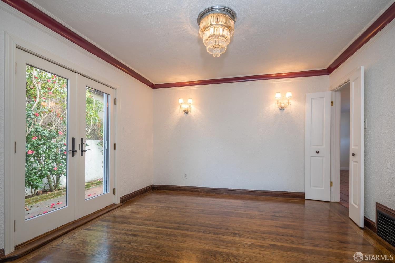 Detail Gallery Image 7 of 24 For 2627 Hale Dr, Burlingame,  CA 94010 - 4 Beds | 2/1 Baths