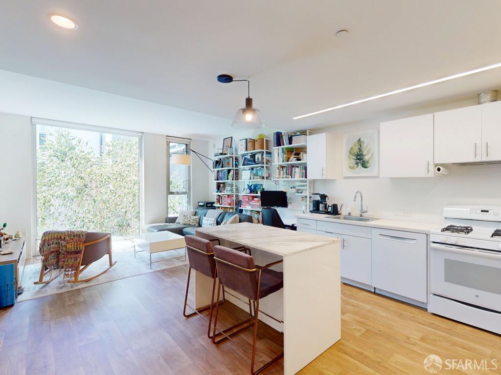 Photo #3: 425046939 Listing 