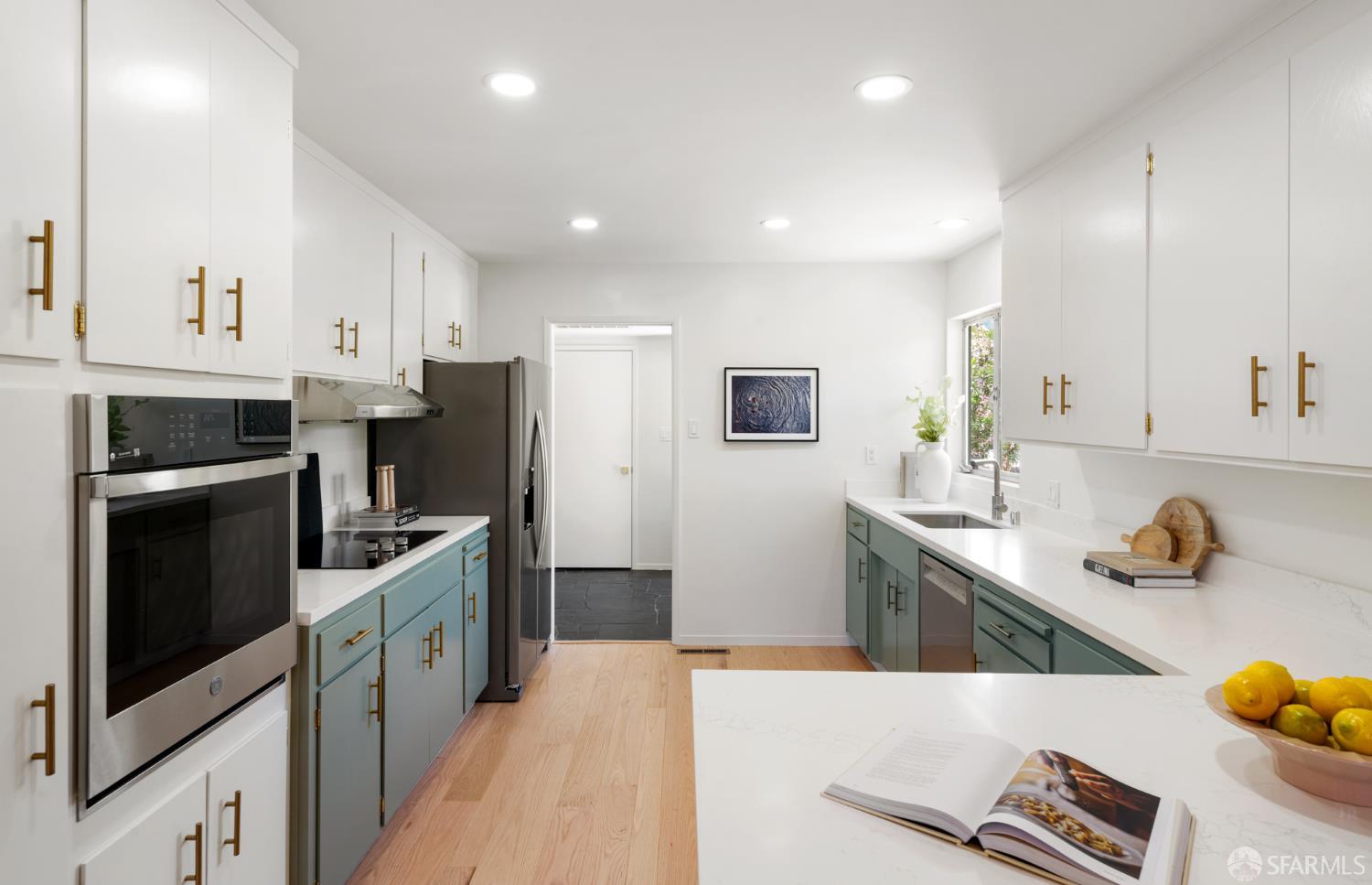Detail Gallery Image 21 of 31 For 1989 Scott Ln, Los Altos,  CA 94024 - 4 Beds | 2/1 Baths