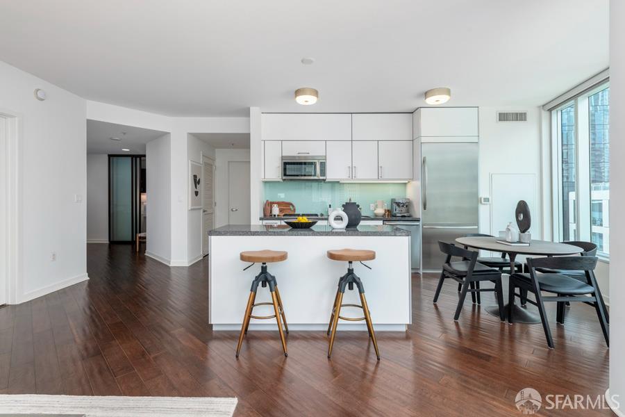 Photo #5: 425026058 Listing 