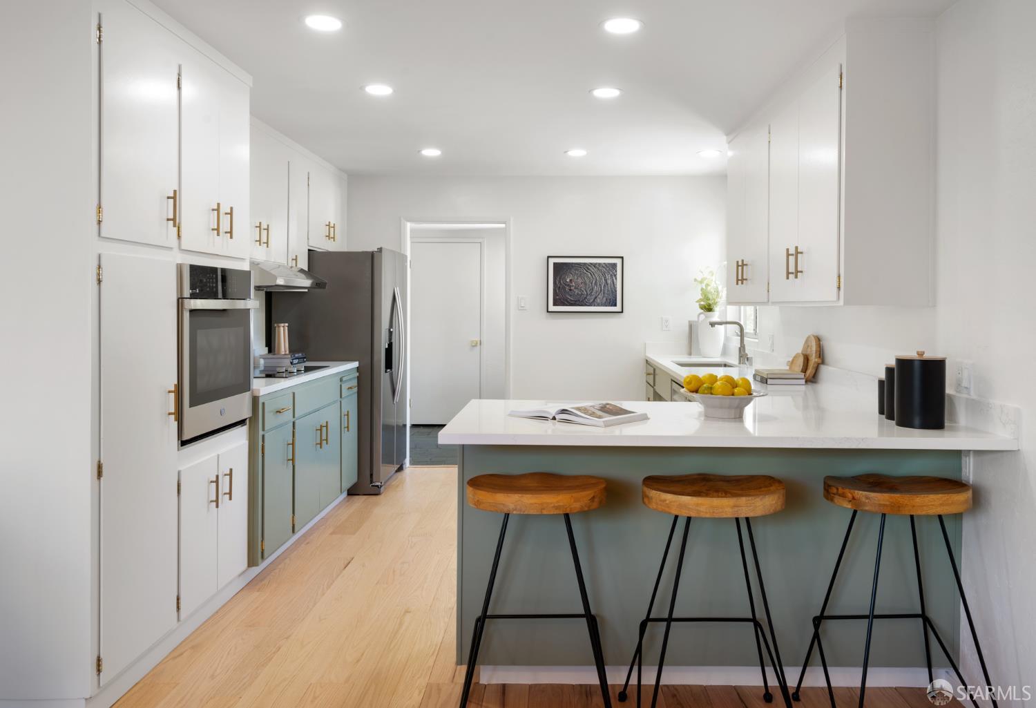 Detail Gallery Image 20 of 31 For 1989 Scott Ln, Los Altos,  CA 94024 - 4 Beds | 2/1 Baths