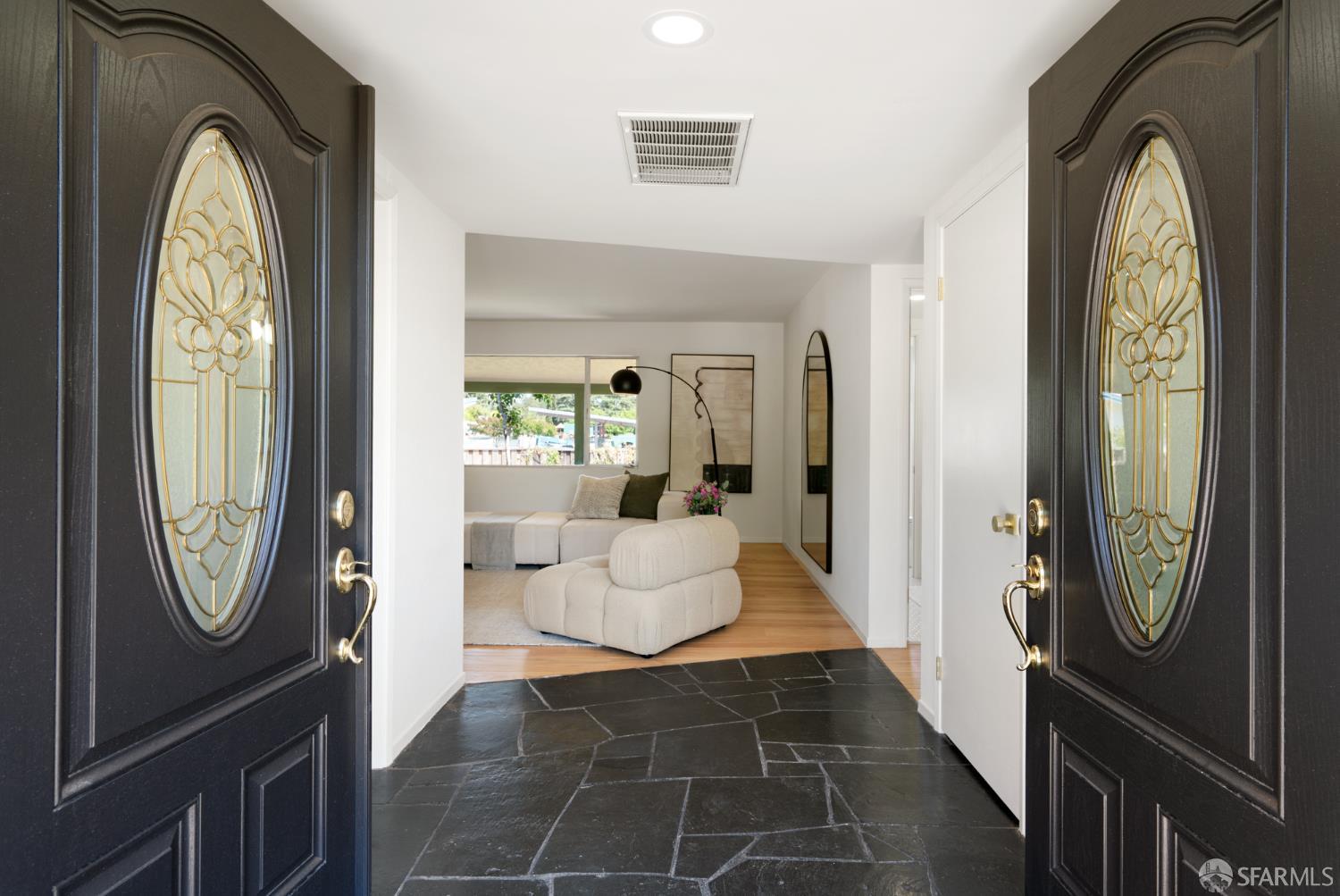 Detail Gallery Image 3 of 31 For 1989 Scott Ln, Los Altos,  CA 94024 - 4 Beds | 2/1 Baths