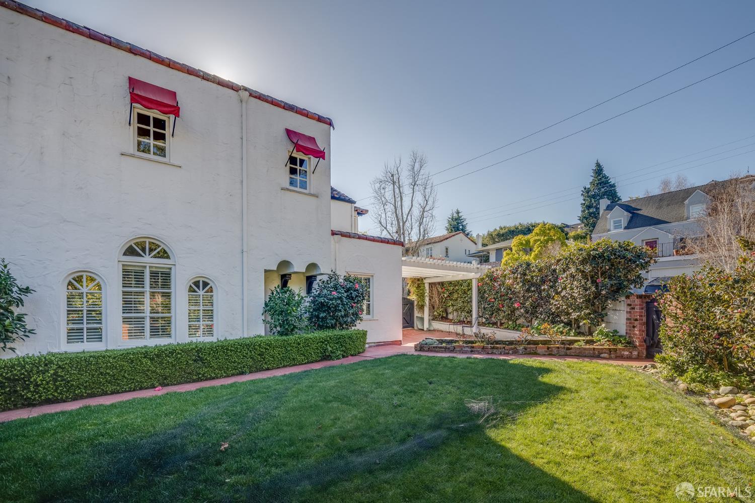 Detail Gallery Image 3 of 24 For 2627 Hale Dr, Burlingame,  CA 94010 - 4 Beds | 2/1 Baths
